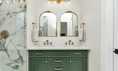 traditional-vanity-double-mirror-bathroom-knoxville.webp Traditional bathroom in Knoxville with double mirror vanity, marble counter, and brushed nickel hardware